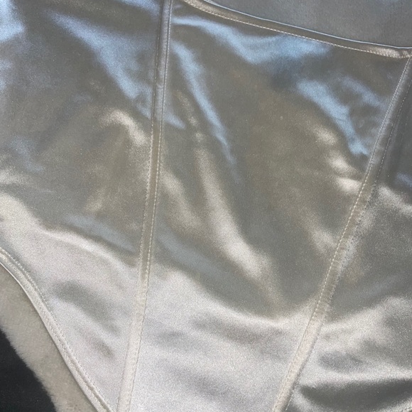 Silk Cream Long Sleeve Crop Top - Picture 2 of 4